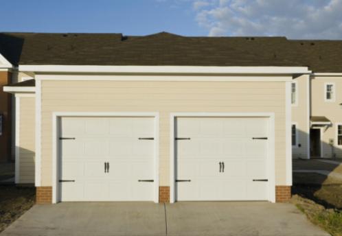 Beskyt dit hjem: 5 sikkerhedsforbedringer til din garageport, du skal kende til