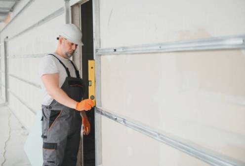 Gør-det-selv-guide til maling af garagedøre: Tips og tricks til et professionelt resultat