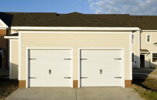 Maximer synligheden fra fortov: Tips til tilpasning af garagedør til hjemmehåndværkere